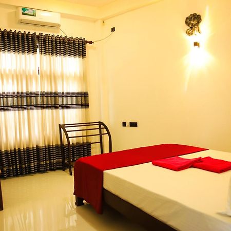 One 8 Mirissa Apartment ภายนอก รูปภาพ